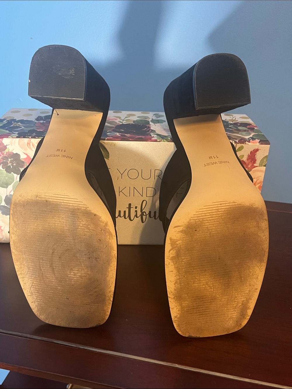 Nine West Black Suede Thong Block Heel Sandals, Size 11 - Picture 5 of 6